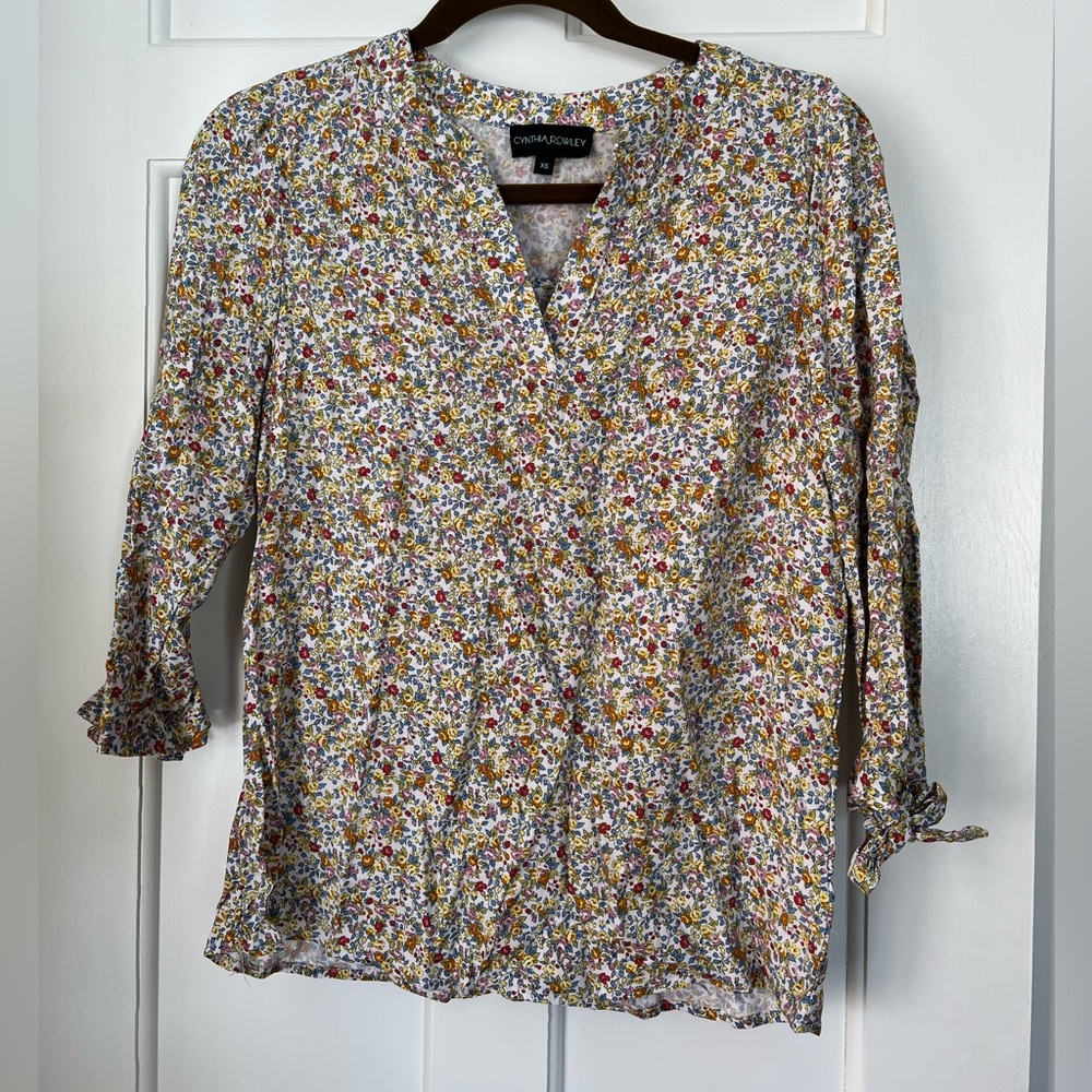 Cynthia Rowley XS floral blouse